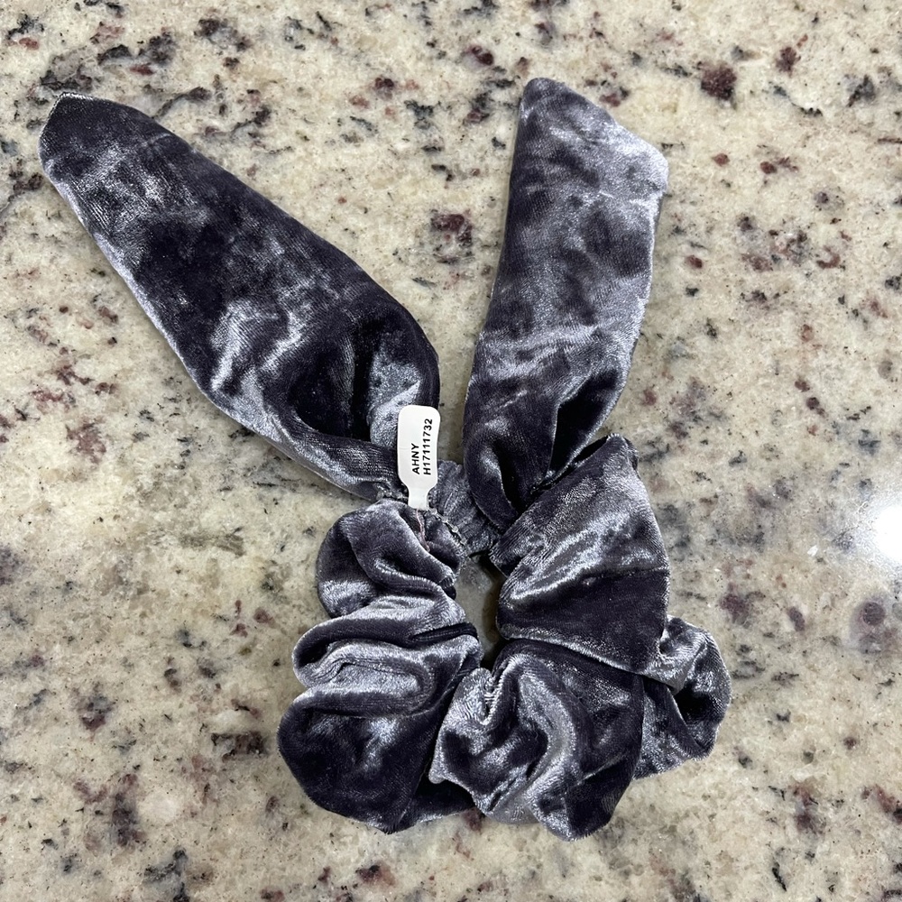✨NWT✨ Anthropologie velvet Hair scrunchie